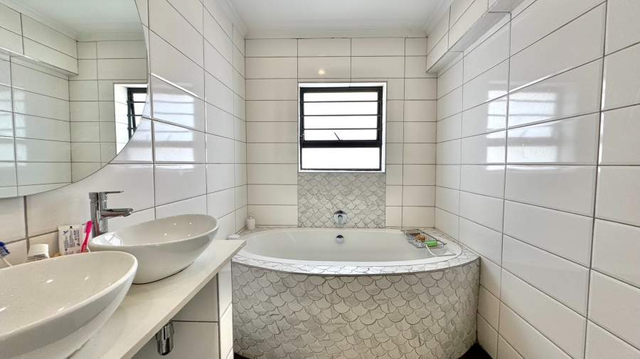 4 Bedroom Property for Sale in Fairview Golf Estate Western Cape